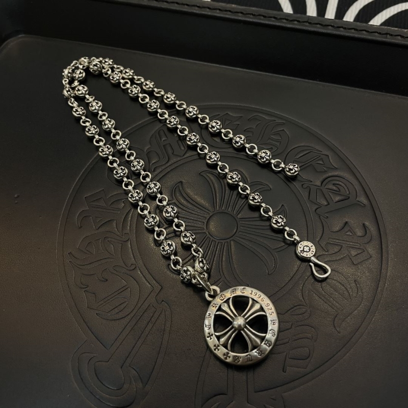 Ch*0me He**ts necklaces
